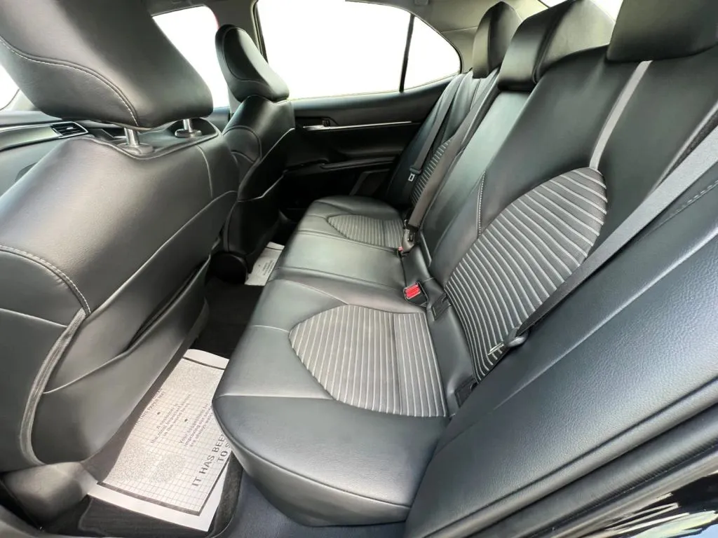 Toyota Camry photo 14