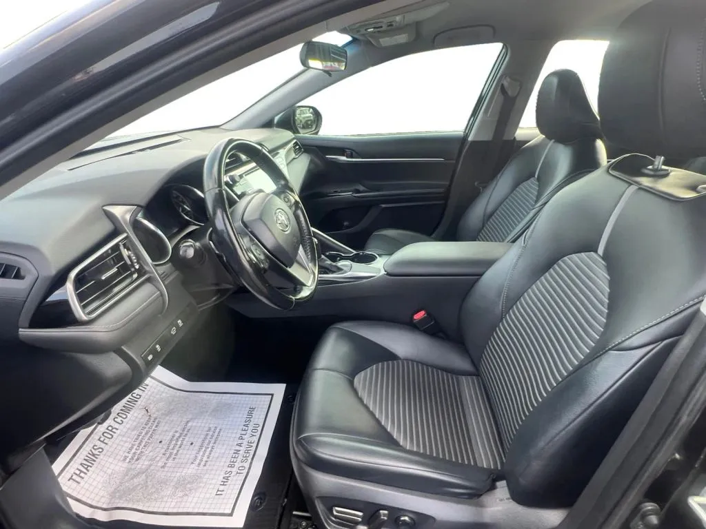 Toyota Camry photo 10