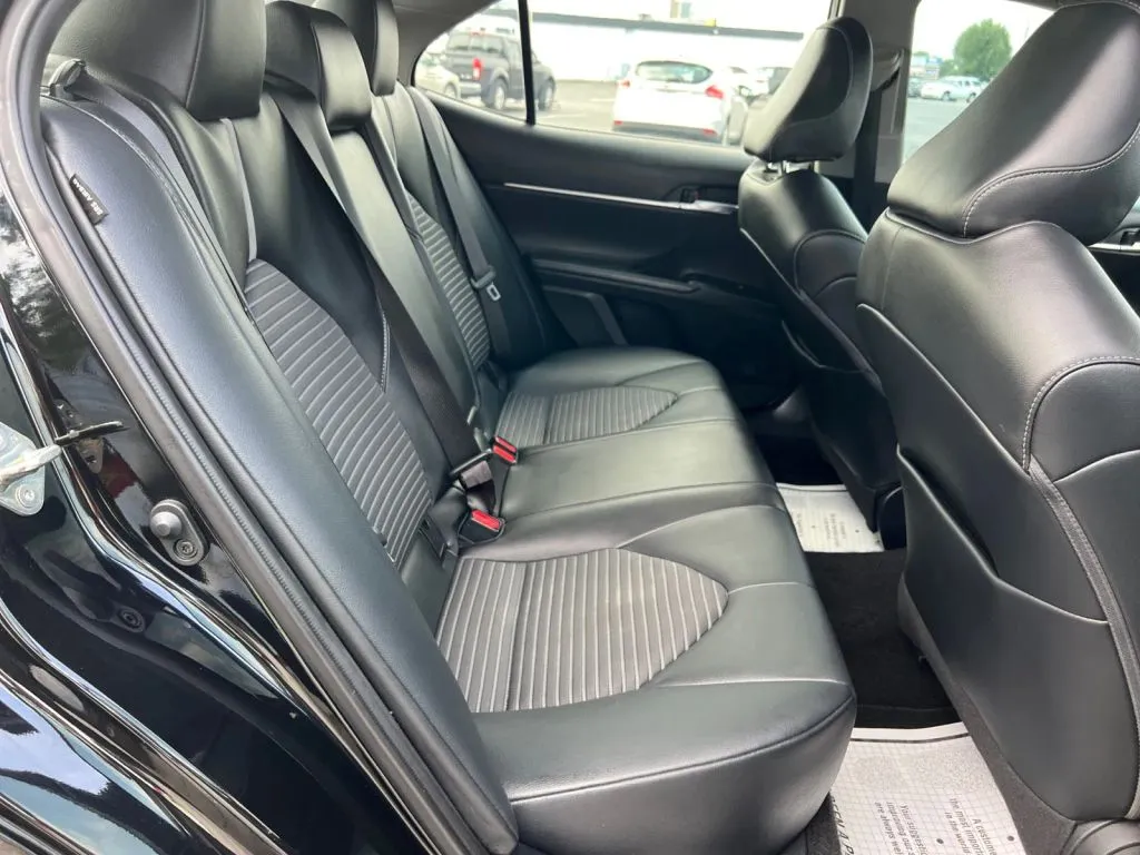 Toyota Camry photo 19