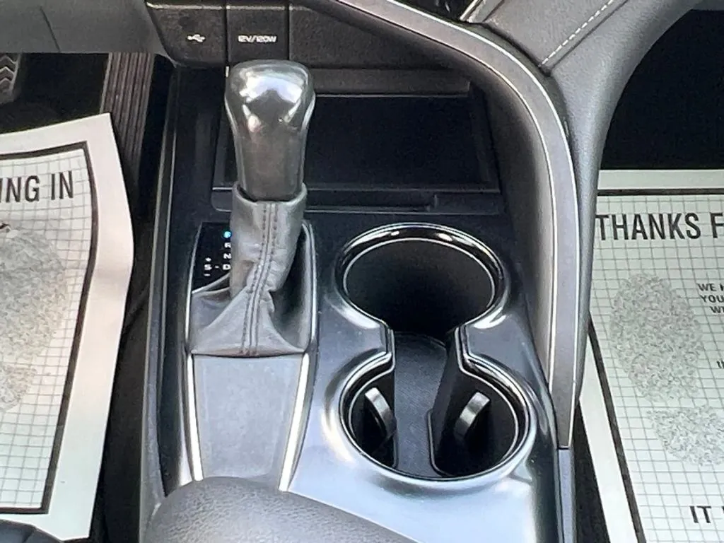 Toyota Camry photo 12