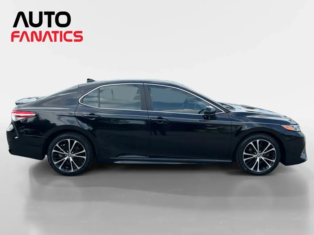 Toyota Camry photo 7