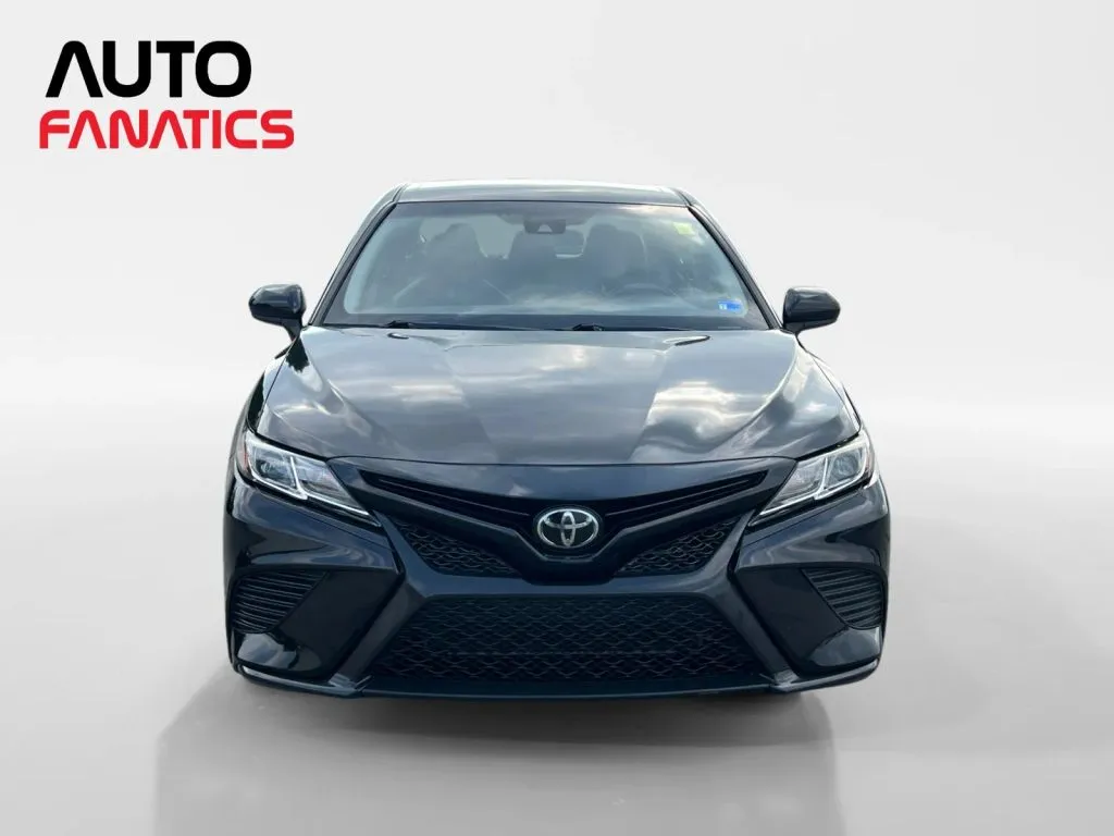 Toyota Camry photo 9