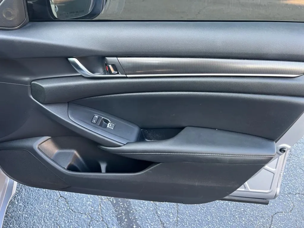 Honda Accord photo 18