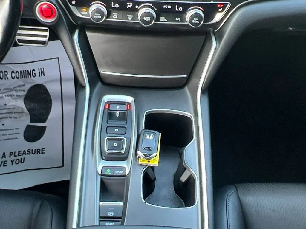 Honda Accord photo 12