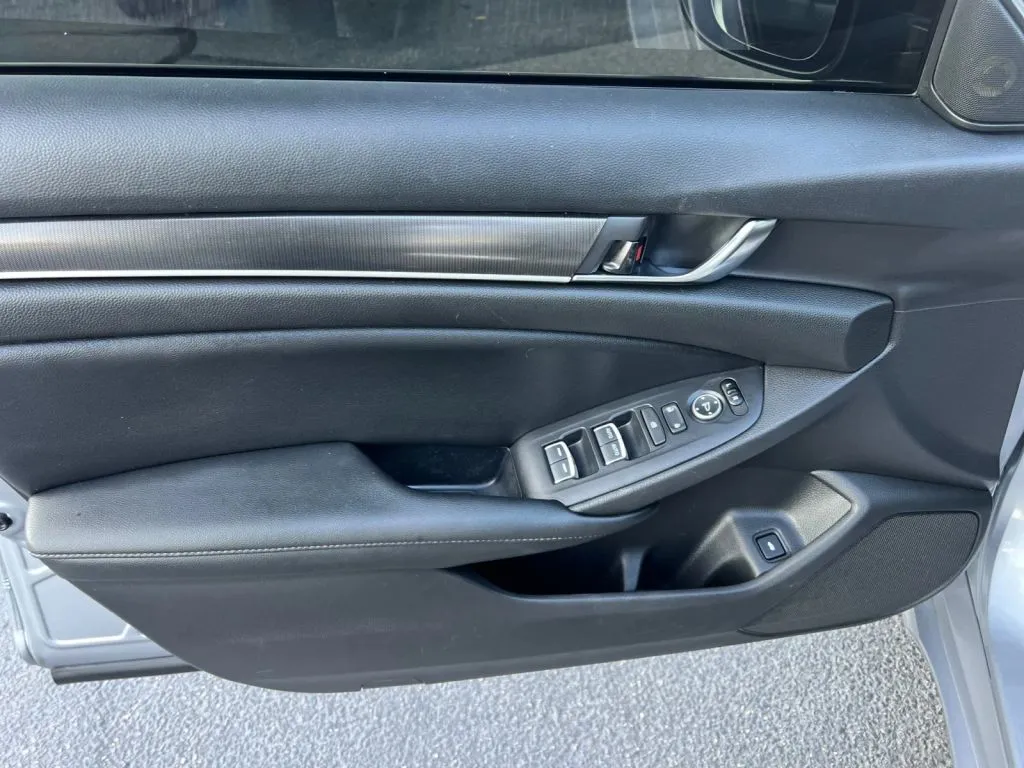 Honda Accord photo 25