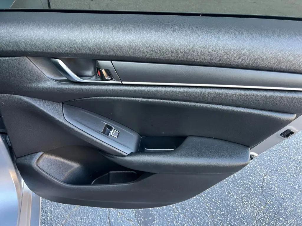 Honda Accord photo 20