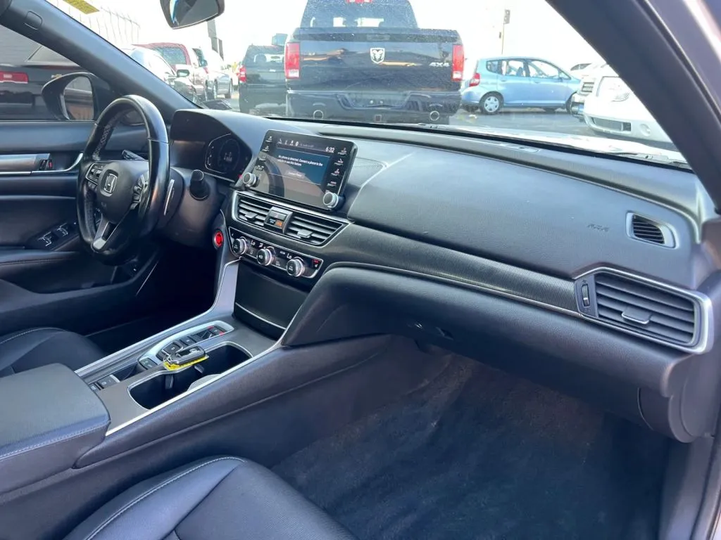 Honda Accord photo 16