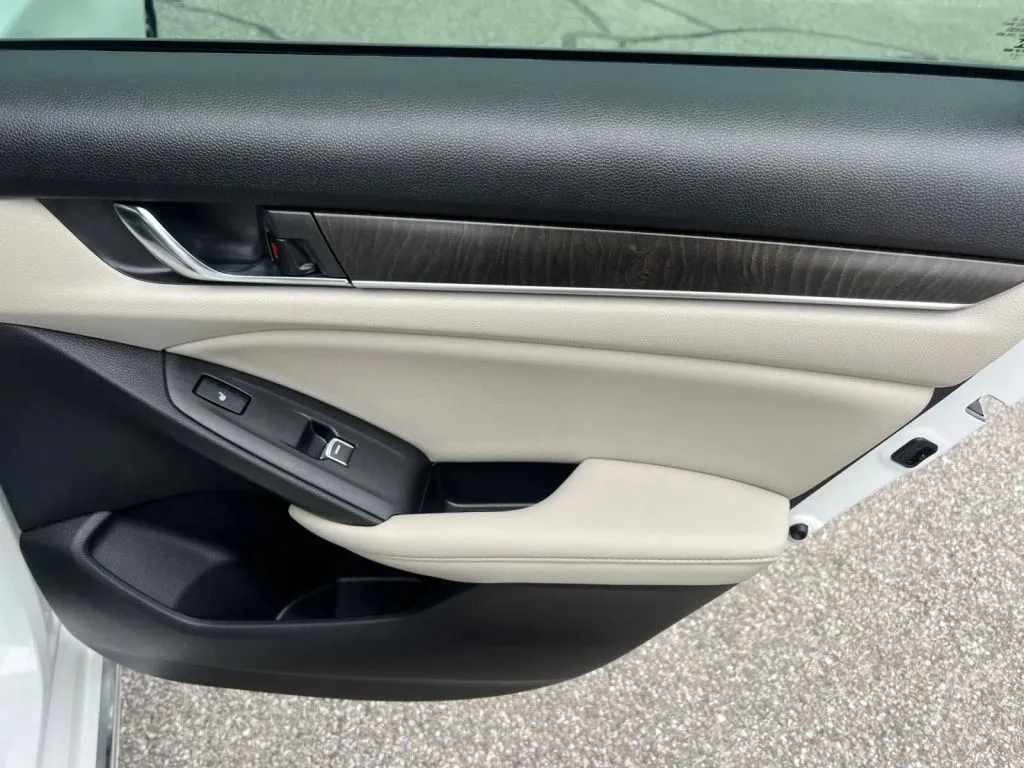 Honda Accord photo 21