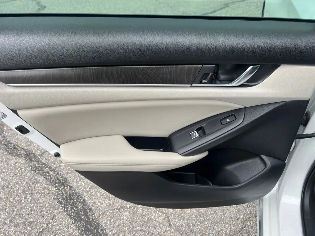Honda Accord photo 24