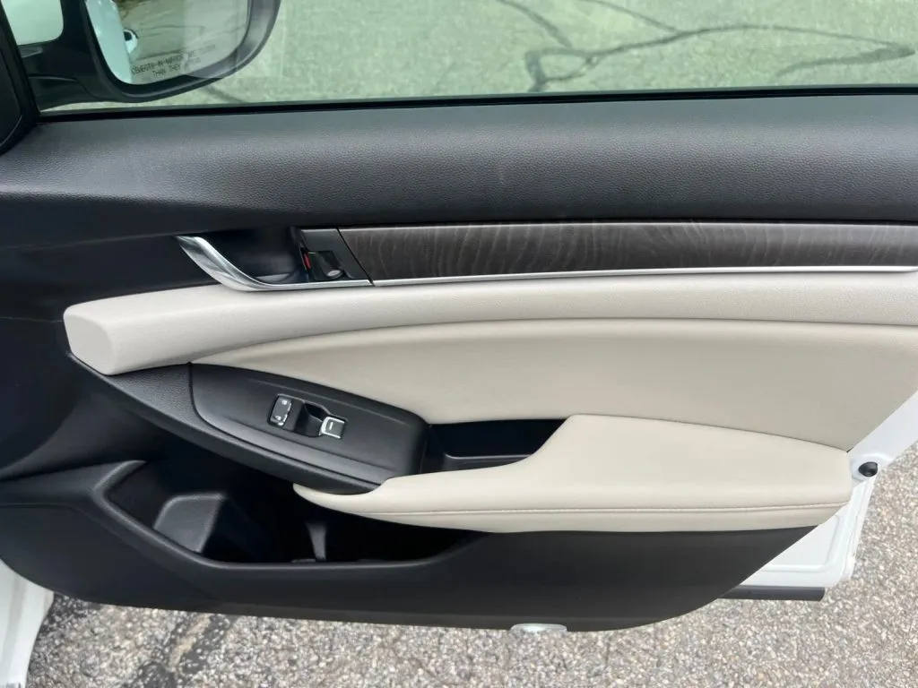 Honda Accord photo 18