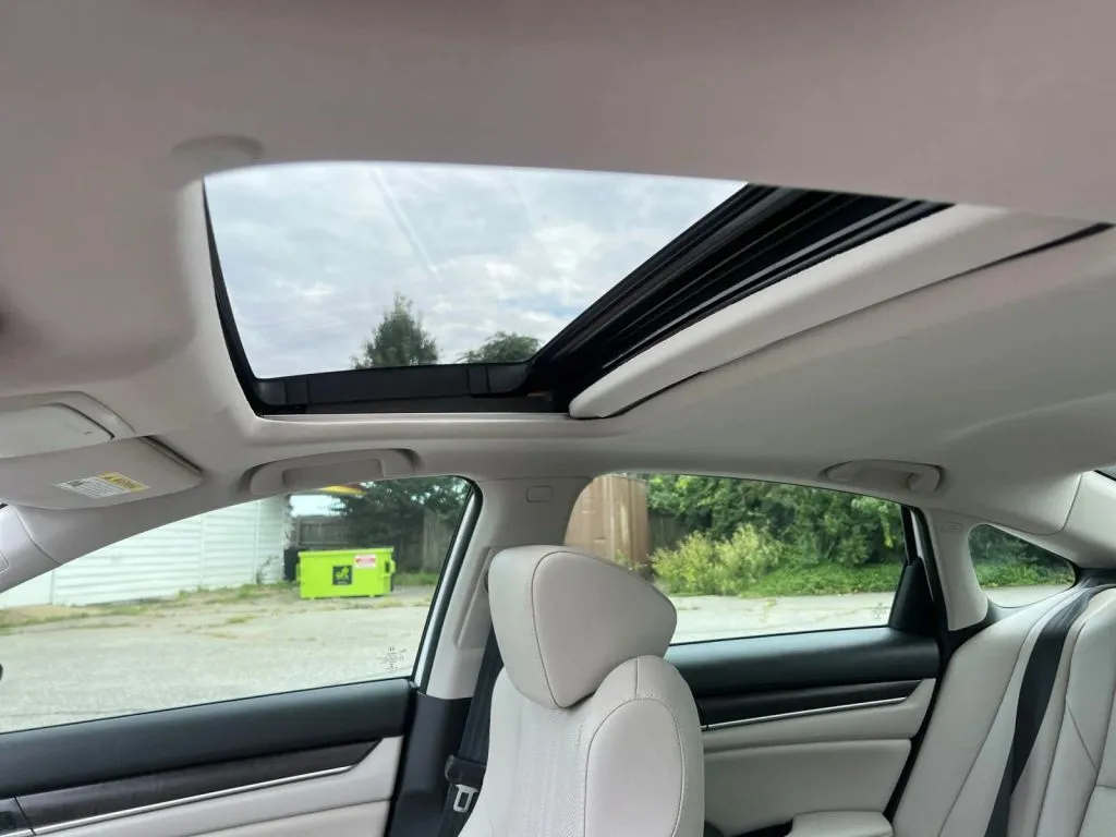 Honda Accord photo 29