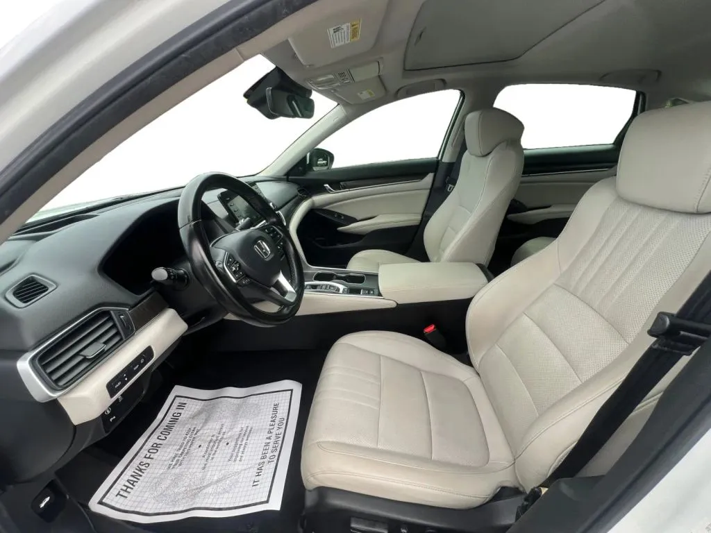 Honda Accord photo 10