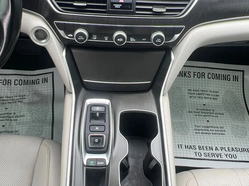 Honda Accord photo 12