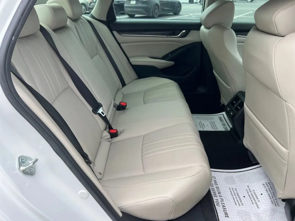 Honda Accord photo 19