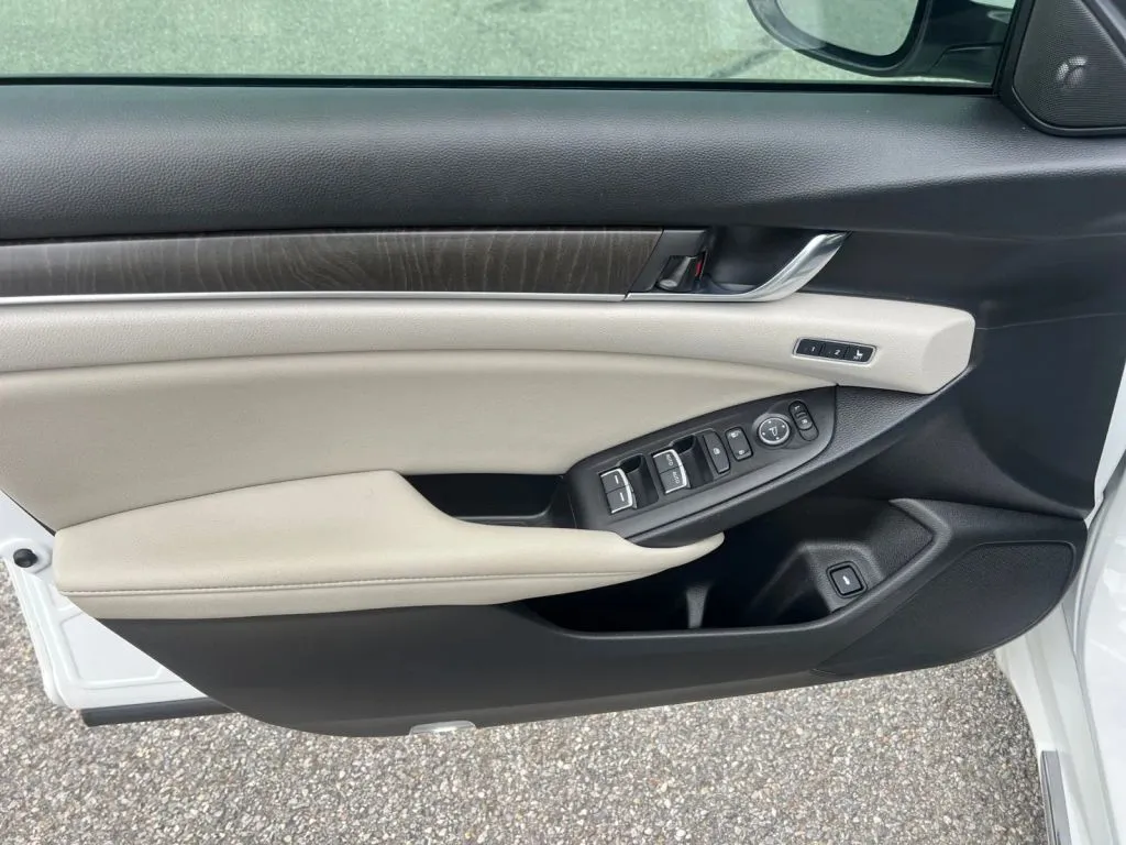 Honda Accord photo 27