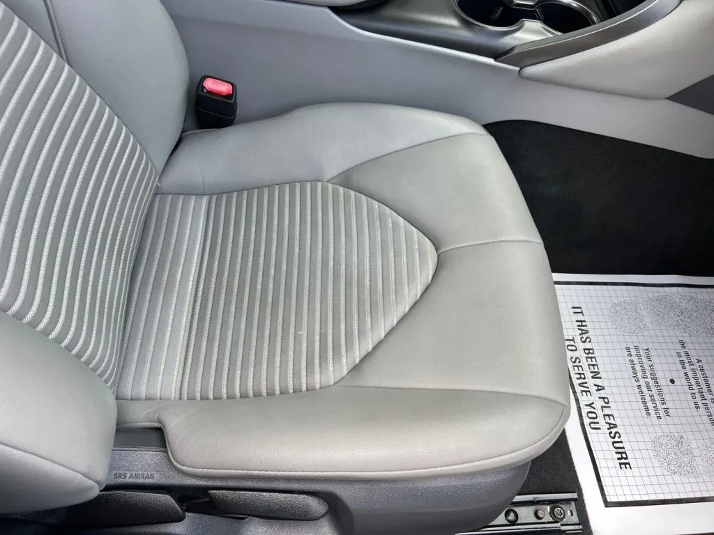 Toyota Camry photo 16
