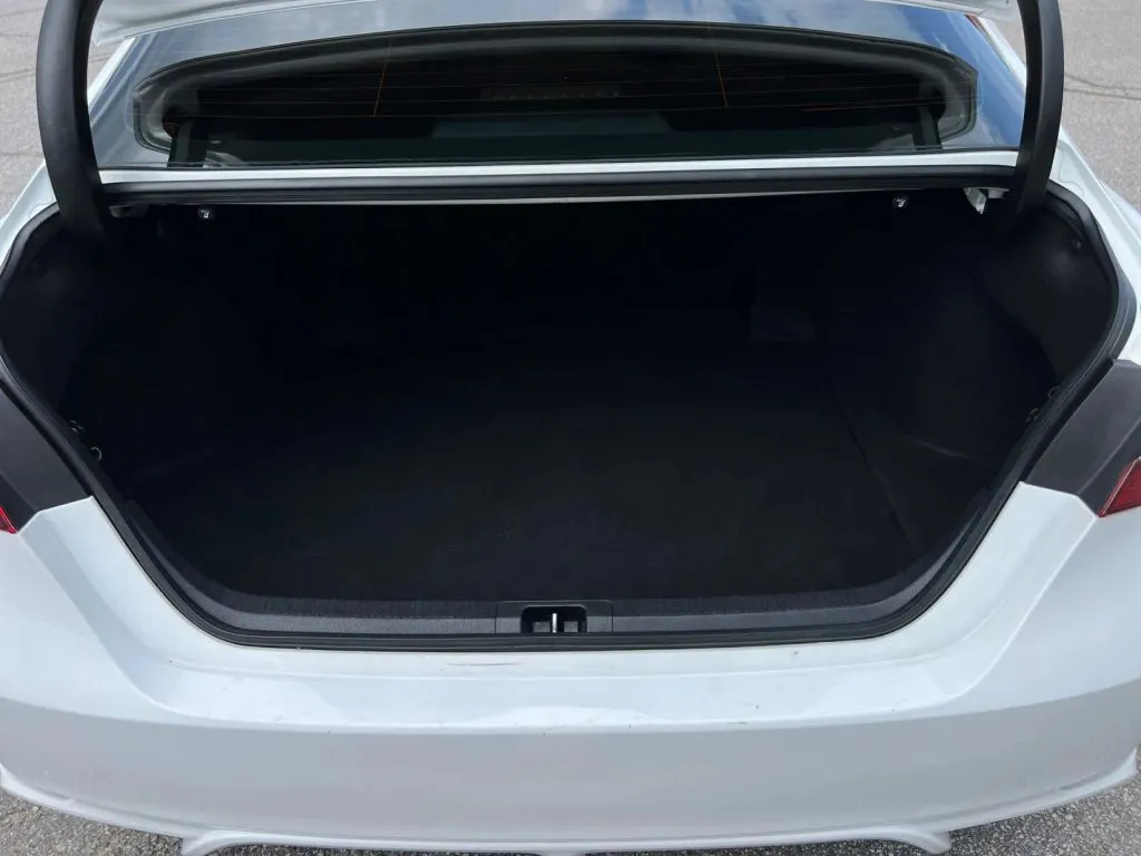 Toyota Camry photo 21