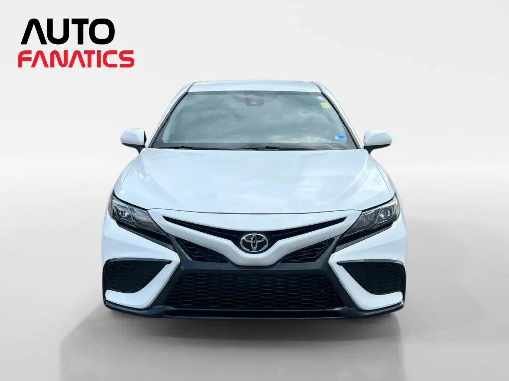 Toyota Camry photo 9