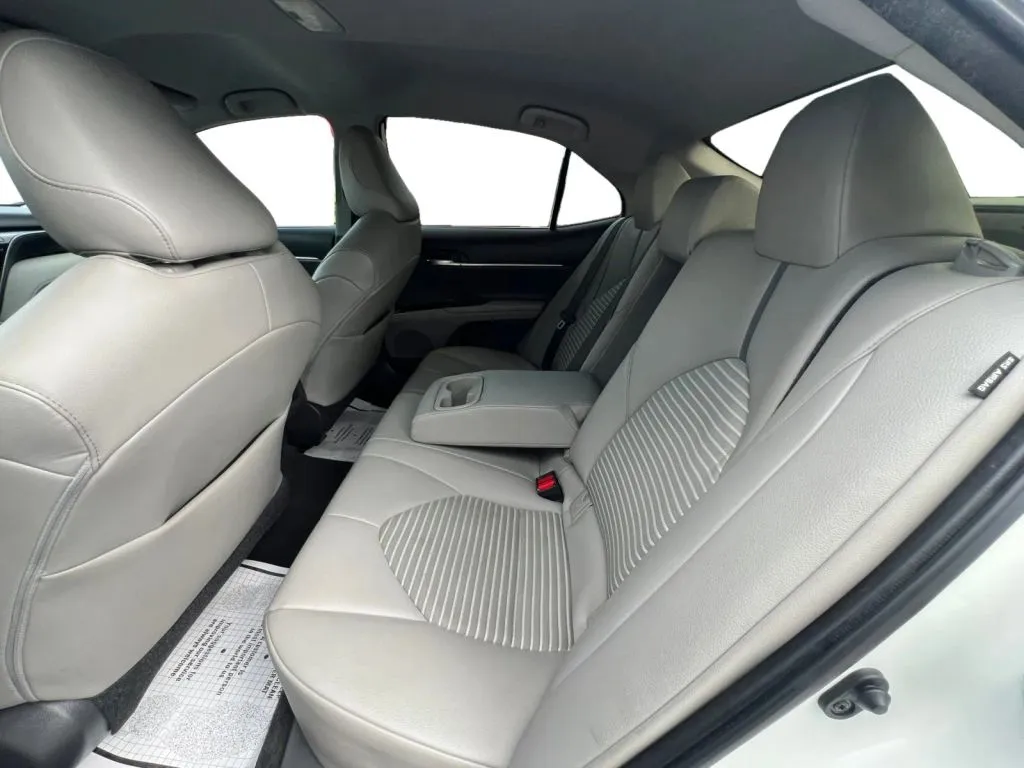 Toyota Camry photo 14