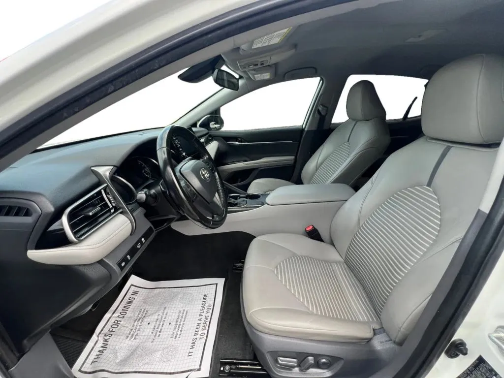 Toyota Camry photo 10