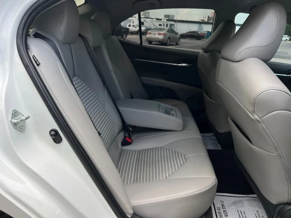 Toyota Camry photo 19