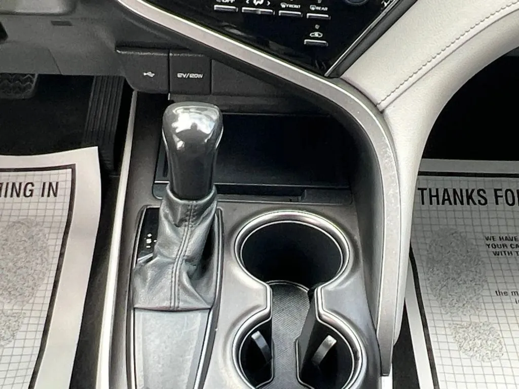 Toyota Camry photo 12