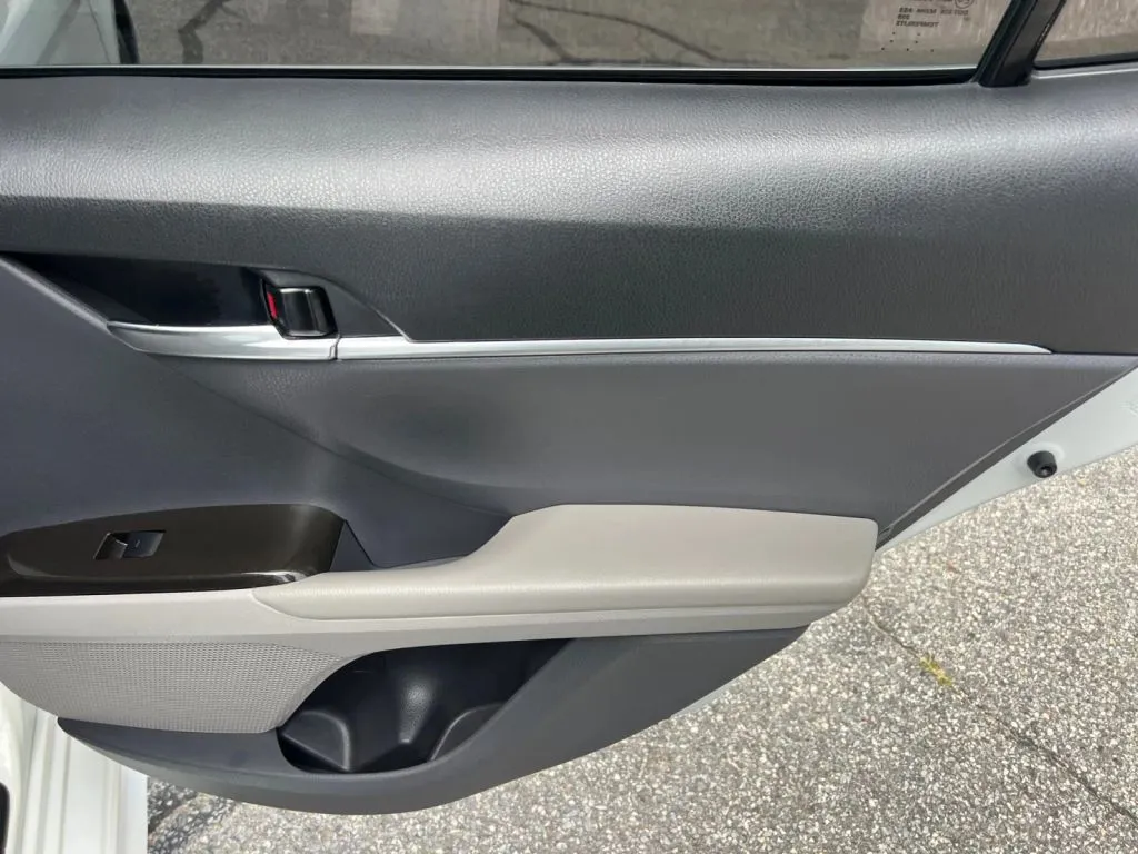 Toyota Camry photo 20