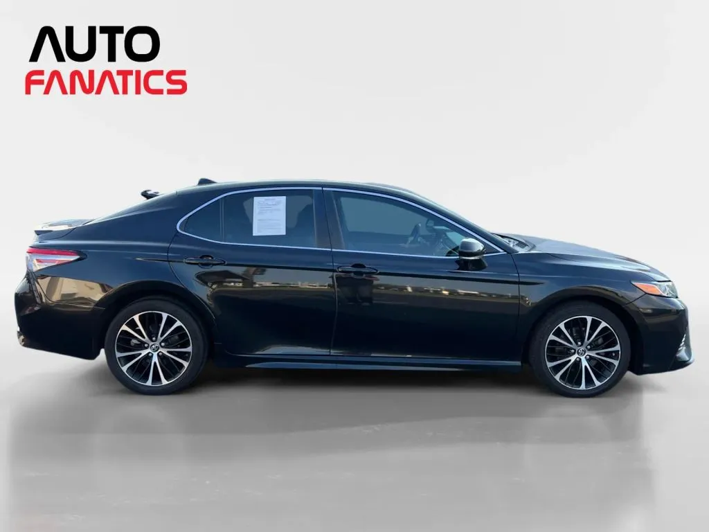 Toyota Camry photo 6