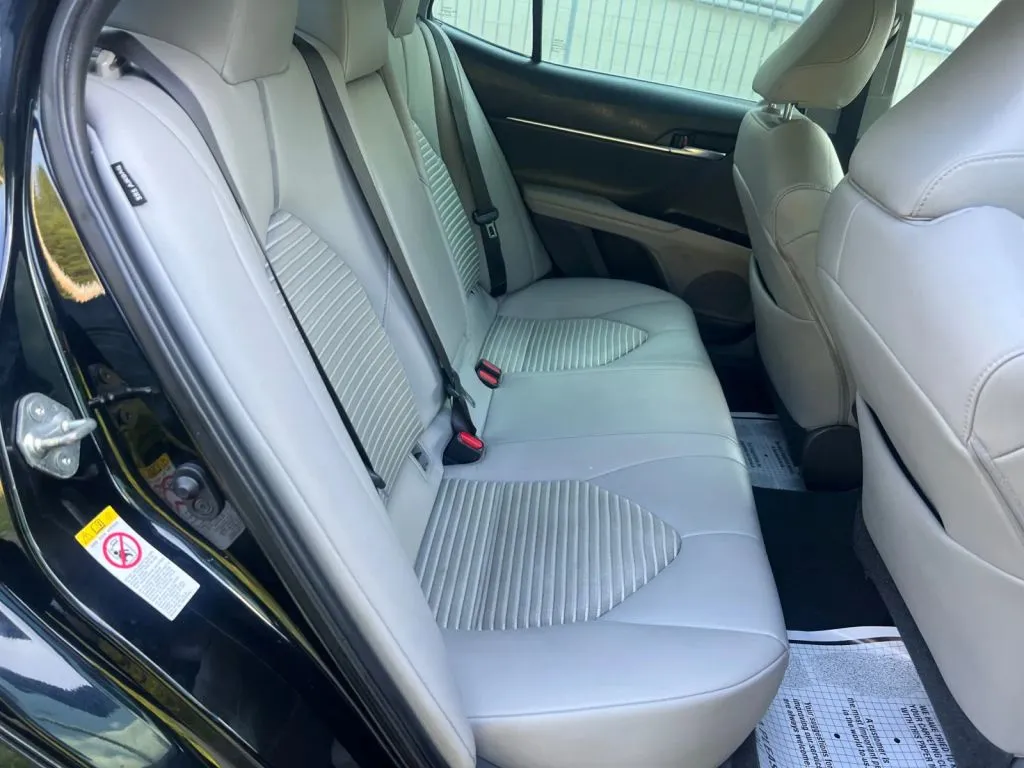 Toyota Camry photo 18