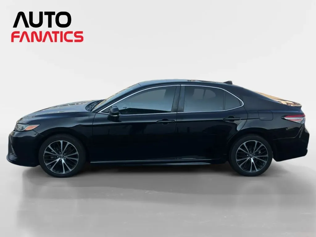 Toyota Camry photo 2