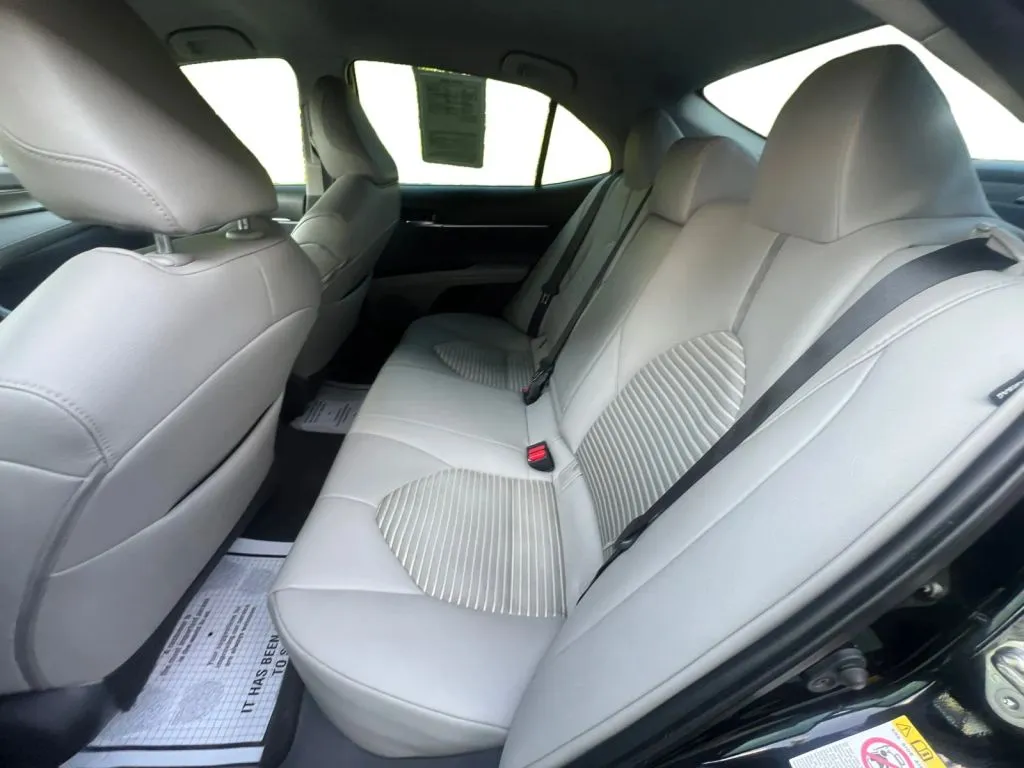 Toyota Camry photo 13