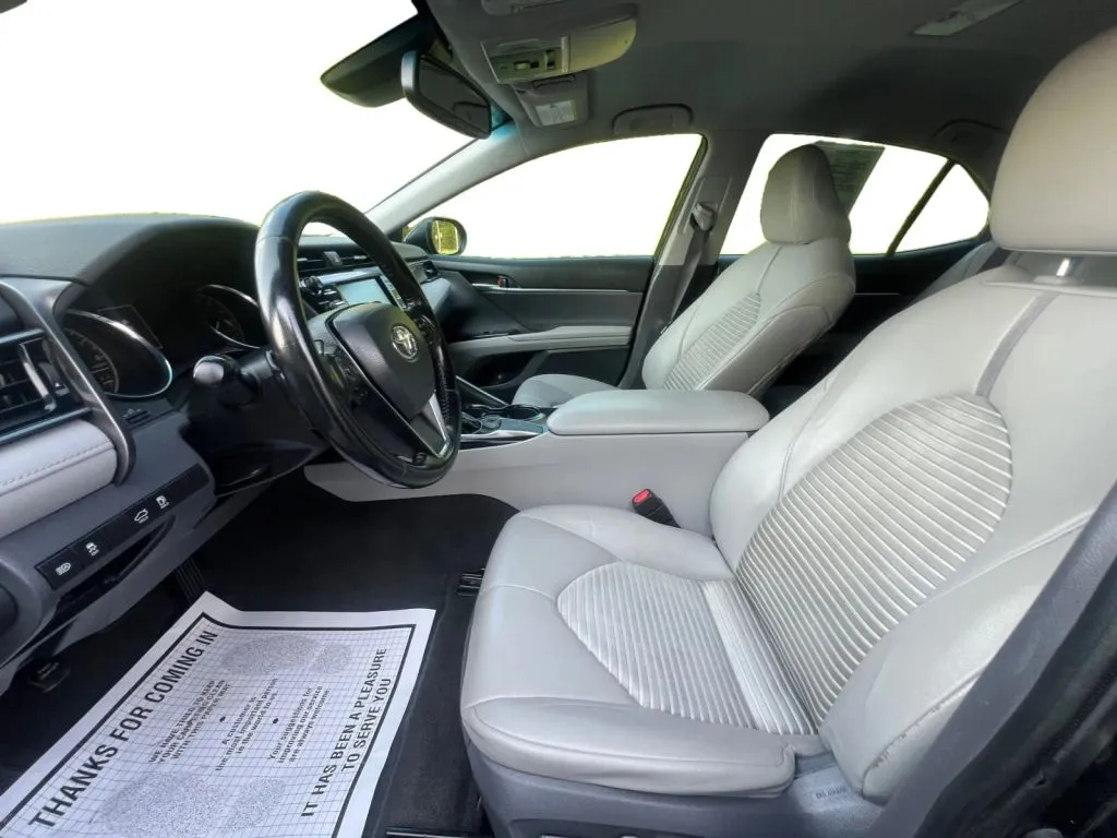 Toyota Camry photo 9