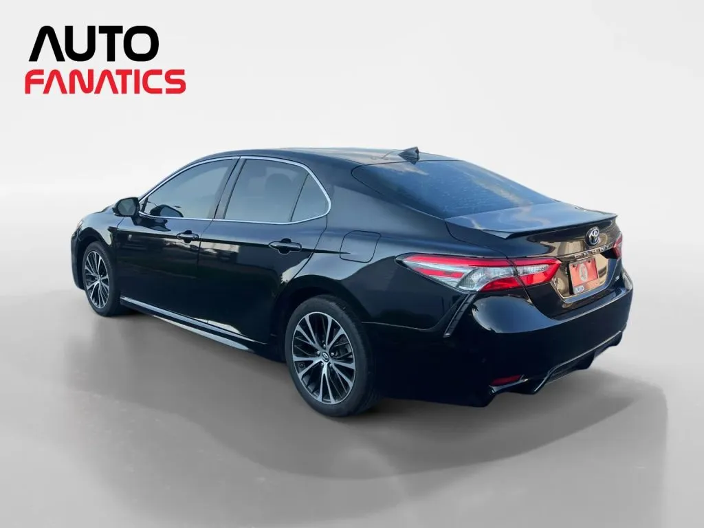 Toyota Camry photo 3