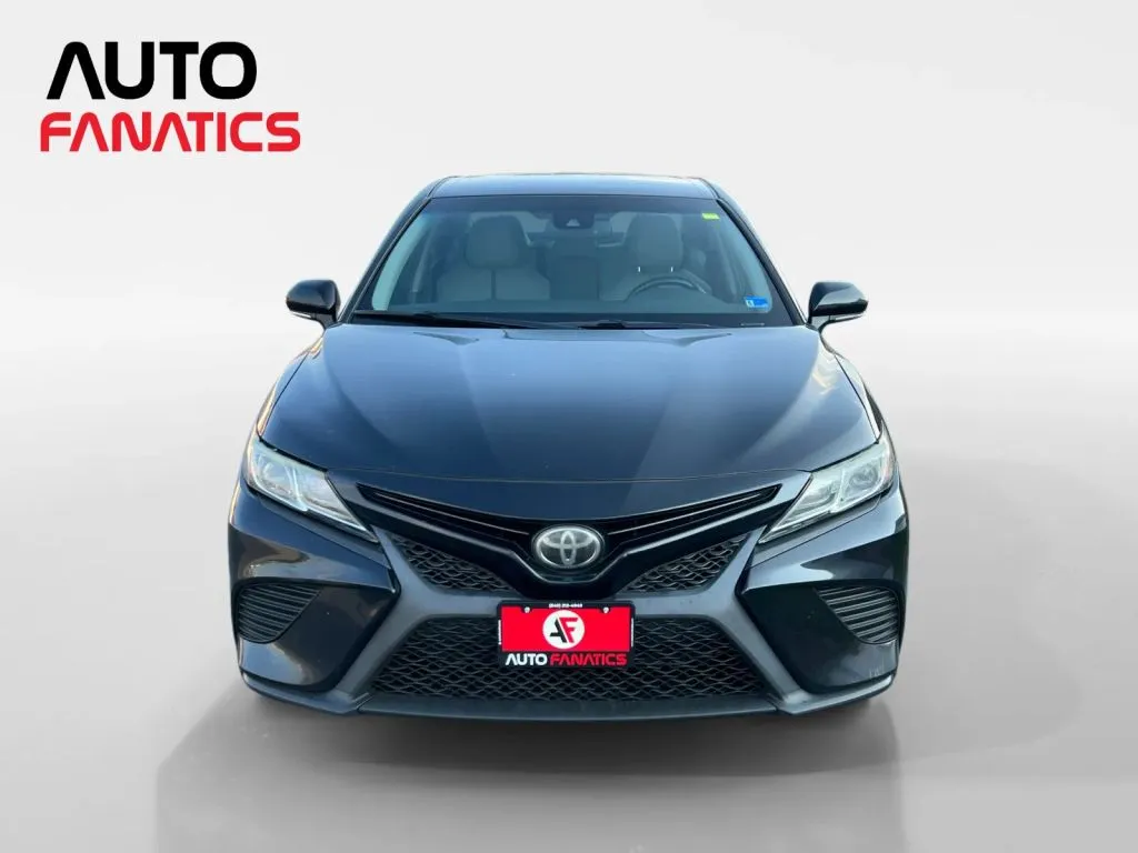 Toyota Camry photo 8