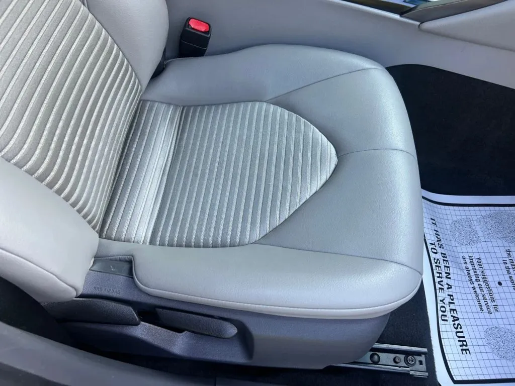 Toyota Camry photo 17