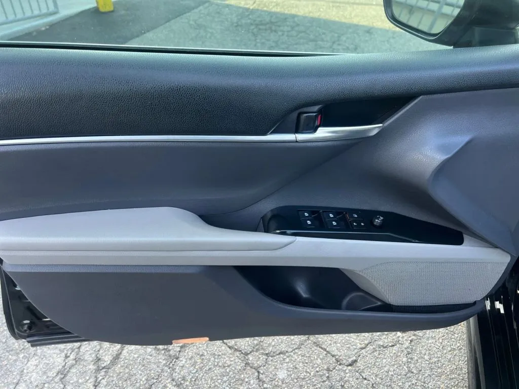 Toyota Camry photo 25