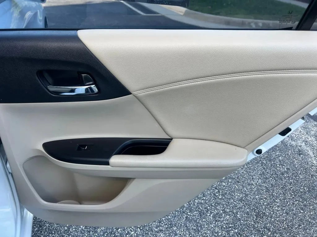 Honda Accord photo 19