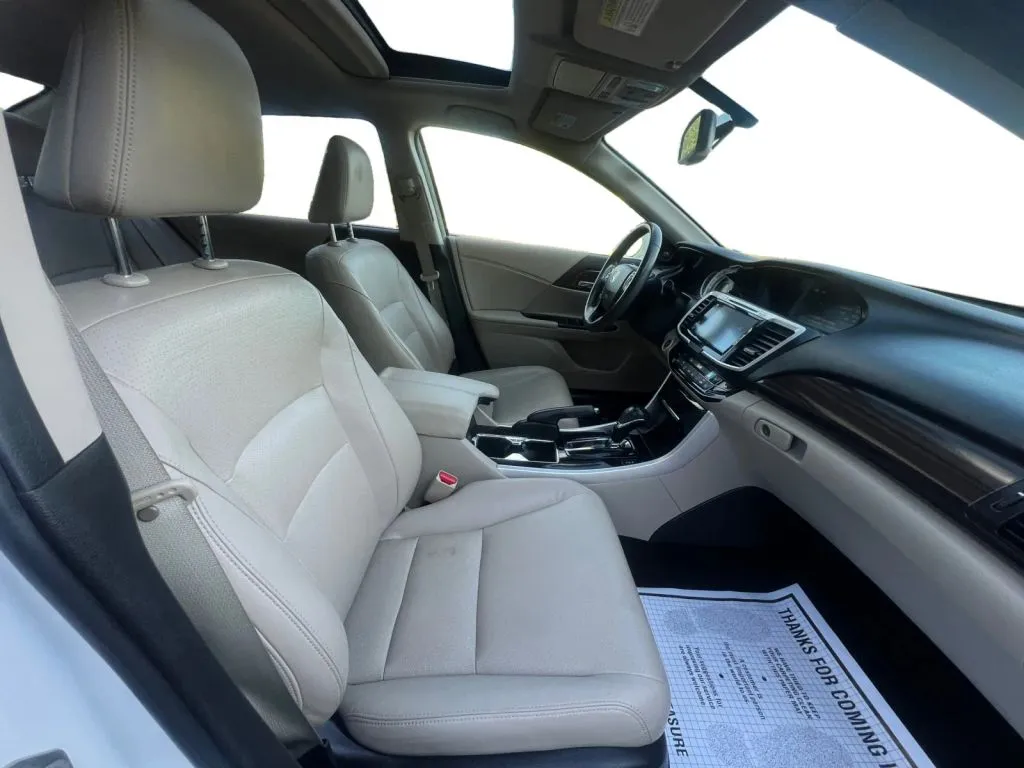 Honda Accord photo 14