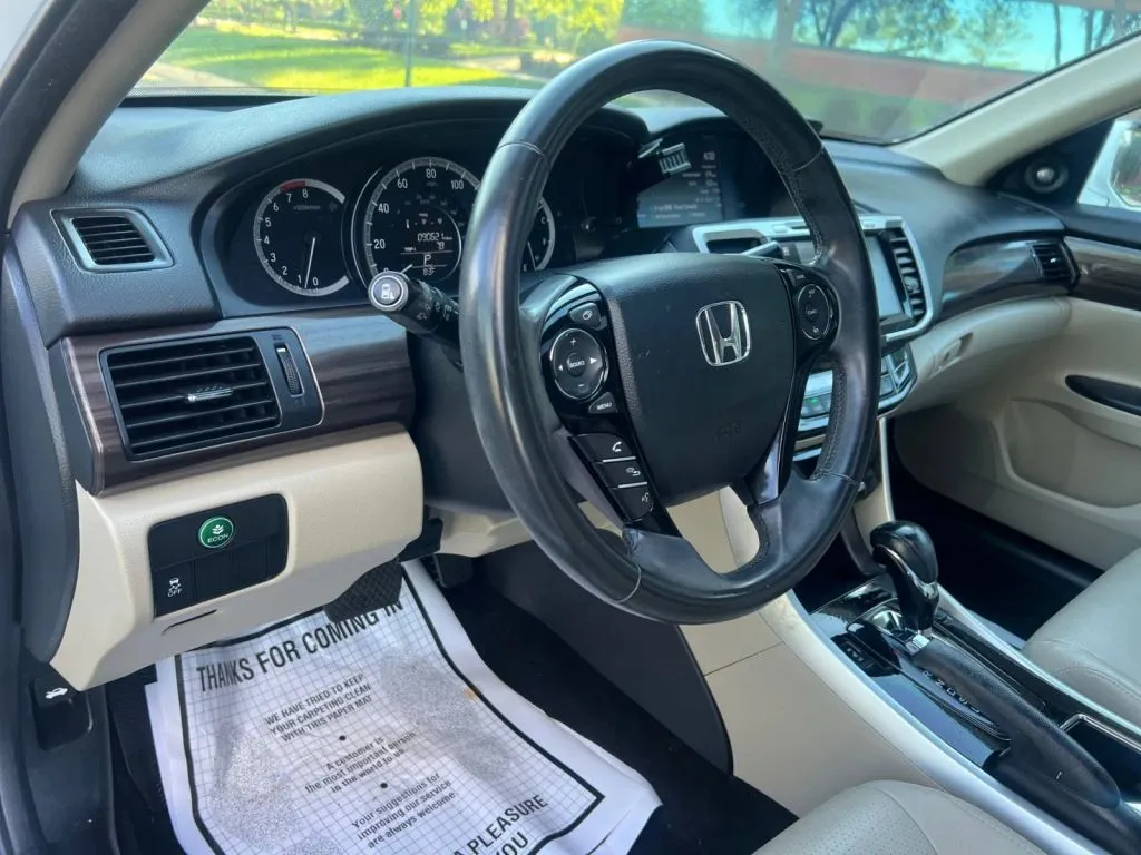 Honda Accord photo 24