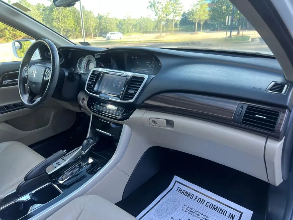 Honda Accord photo 15