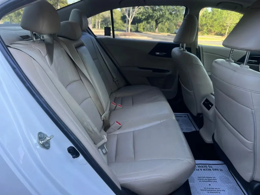 Honda Accord photo 17