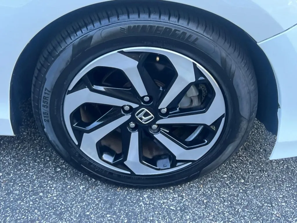 Honda Accord photo 33