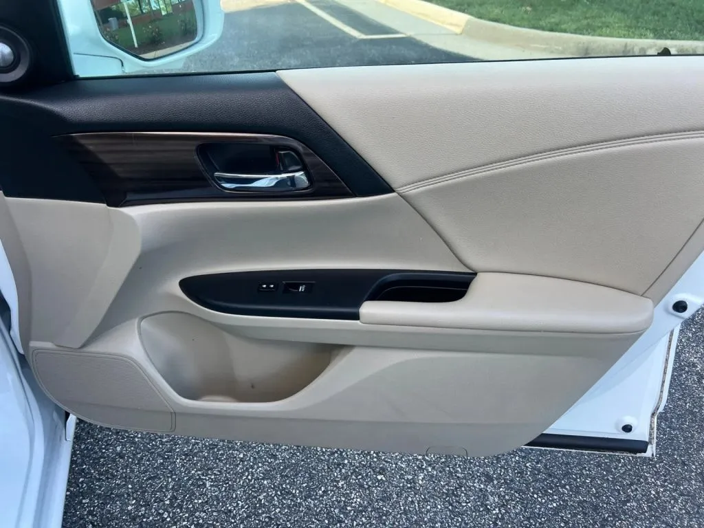 Honda Accord photo 16