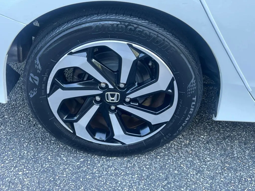 Honda Accord photo 35