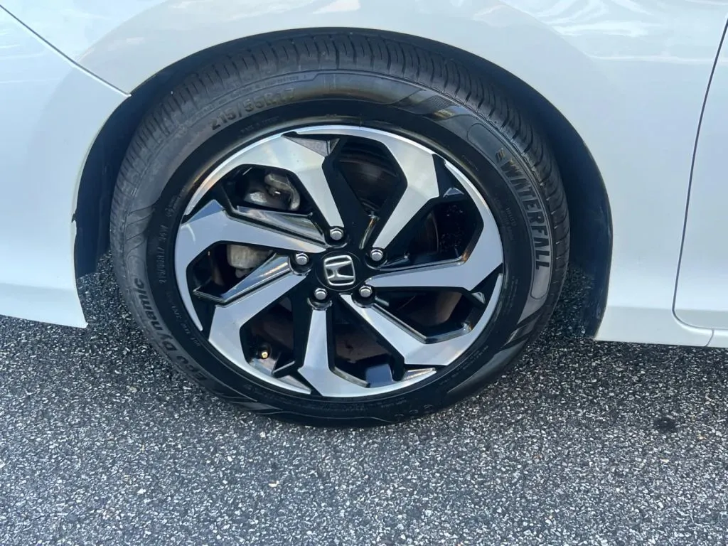 Honda Accord photo 29