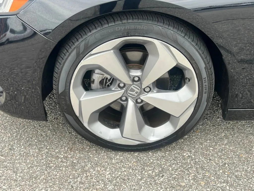 Honda Accord photo 30