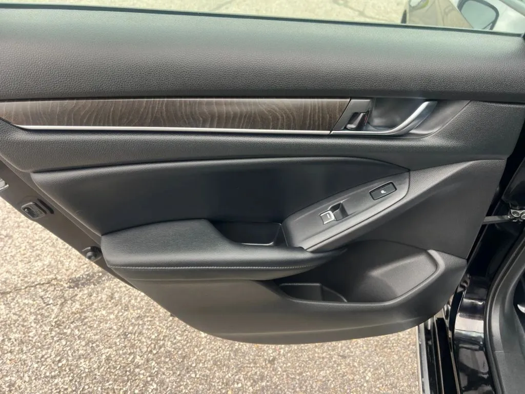 Honda Accord photo 23