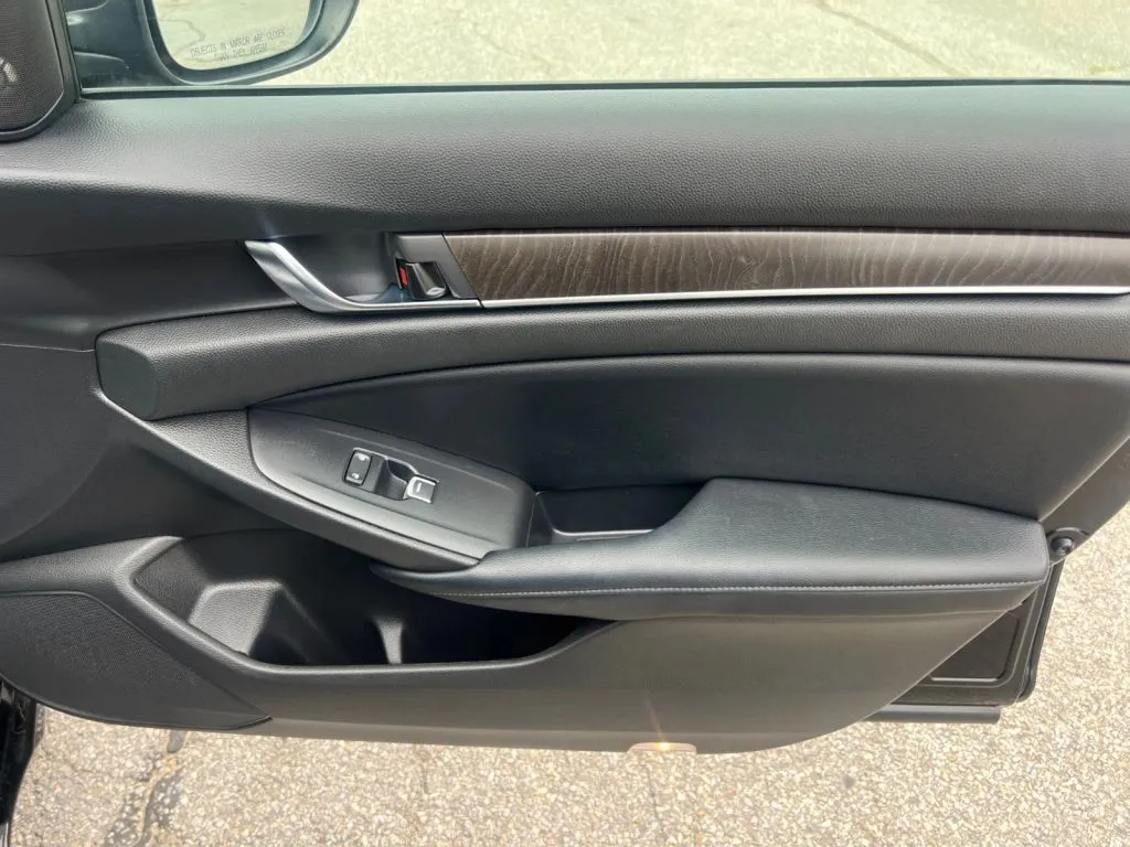Honda Accord photo 17