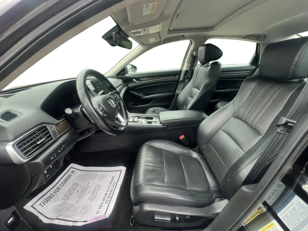 Honda Accord photo 9
