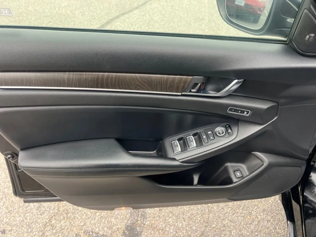 Honda Accord photo 26